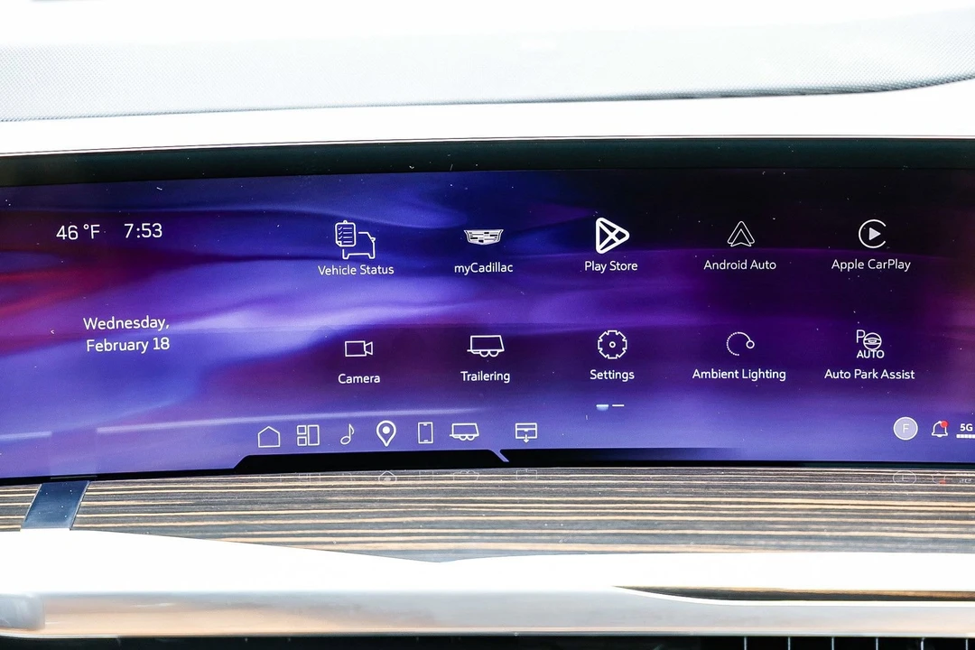 2025 Cadillac Escalade 5th Gen - Image 12 of 21