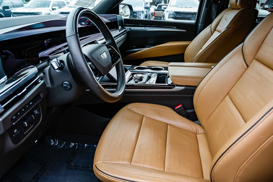 2025 Cadillac Escalade 5th Gen - Image 20 of 21