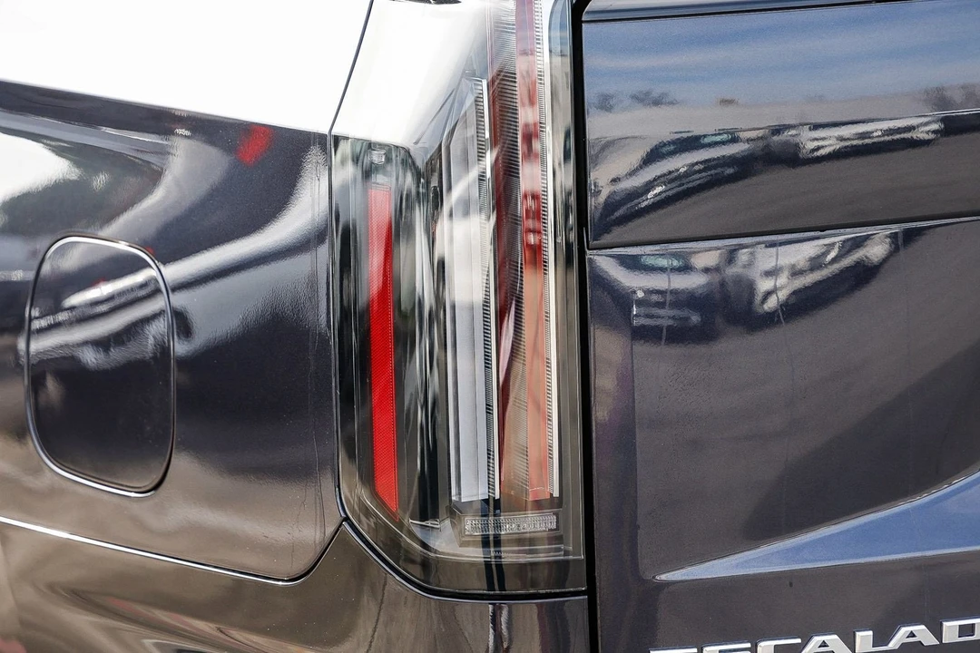 2025 Cadillac Escalade 5th Gen - Image 8 of 12