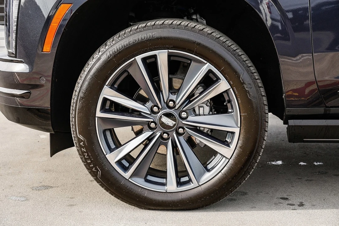2025 Cadillac Escalade 5th Gen - Image 9 of 12