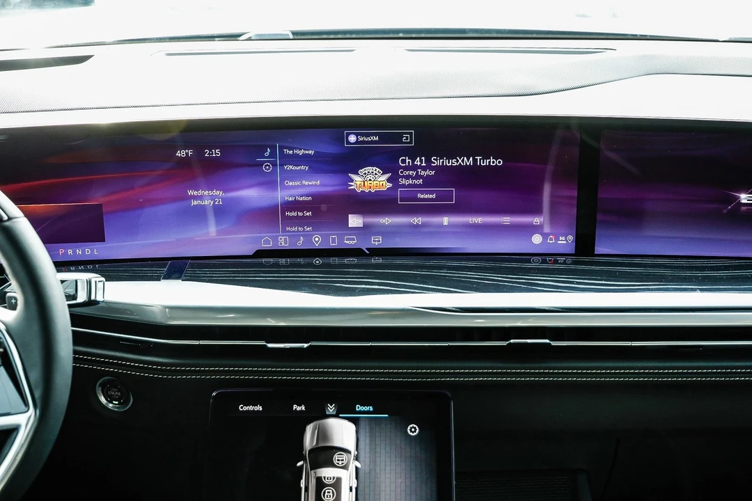2025 Cadillac Escalade 5th Gen - Image 11 of 12