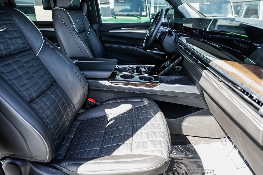 2025 Cadillac Escalade 5th Gen - Image 17 of 21