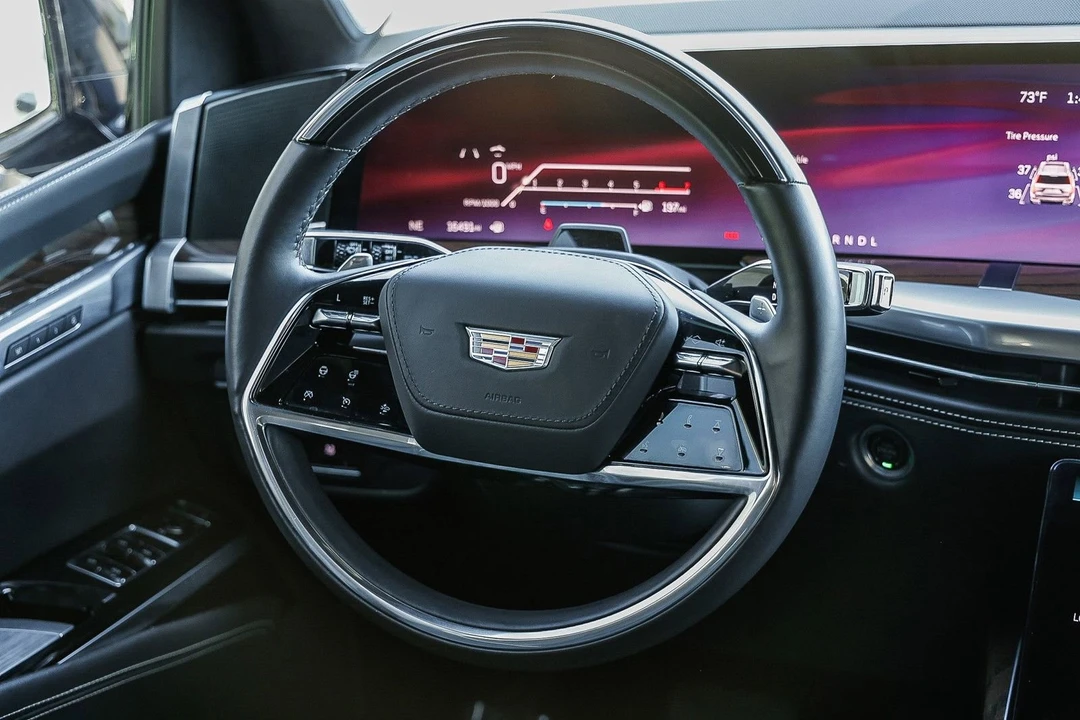 2025 Cadillac Escalade 5th Gen - Image 13 of 21
