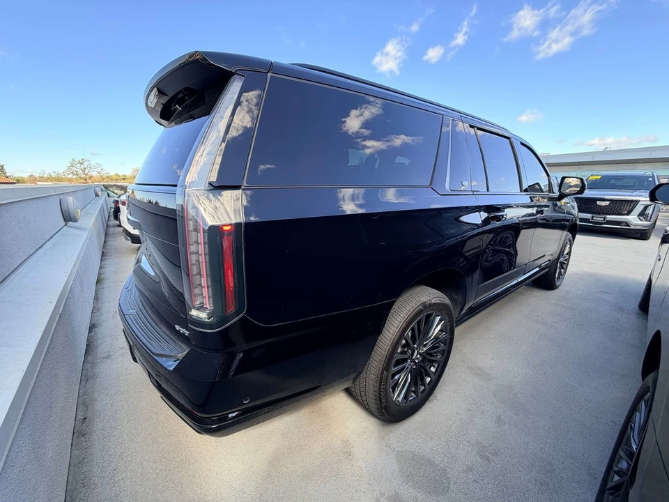 2025 Cadillac Escalade 5th Gen - Image 5 of 6