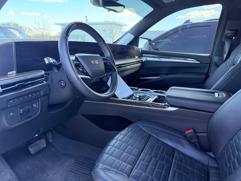 2025 Cadillac Escalade 5th Gen - Image 3 of 6