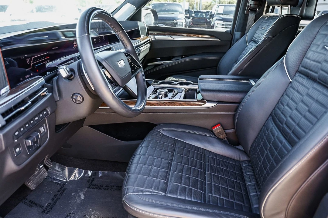 2025 Cadillac Escalade 5th Gen - Image 19 of 21