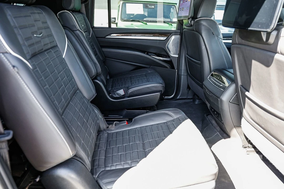 2025 Cadillac Escalade 5th Gen - Image 18 of 21