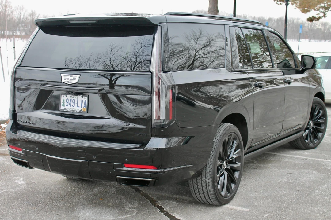 2025 Cadillac Escalade 5th Gen - Image 4 of 31