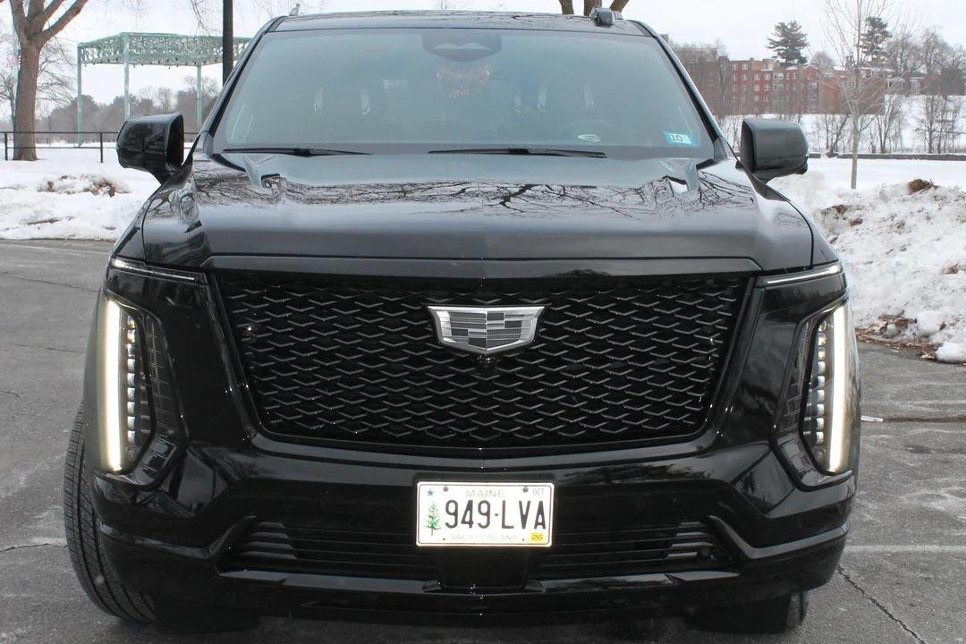 2025 Cadillac Escalade 5th Gen - Image 2 of 31