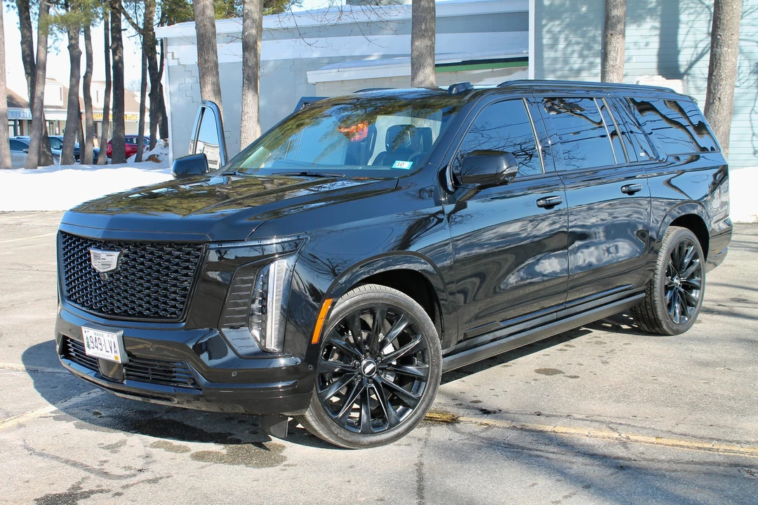 2025 Cadillac Escalade 5th Gen - Image 6 of 31