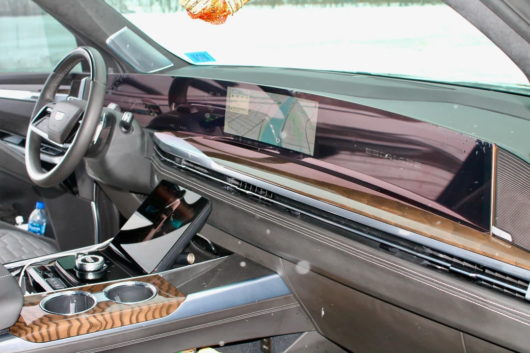 2025 Cadillac Escalade 5th Gen - Image 29 of 31