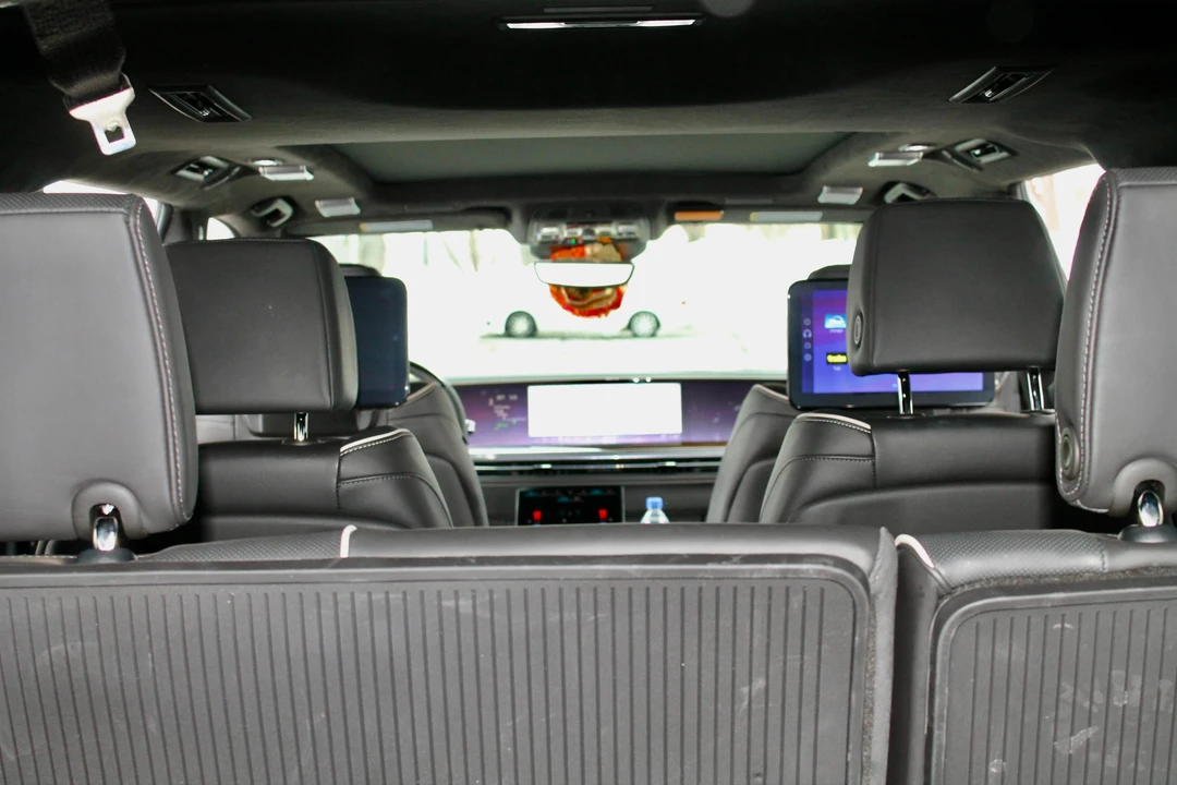 2025 Cadillac Escalade 5th Gen - Image 25 of 31