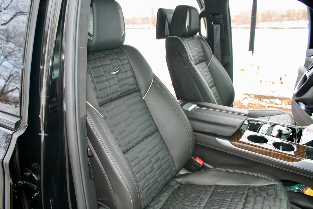 2025 Cadillac Escalade 5th Gen - Image 17 of 31