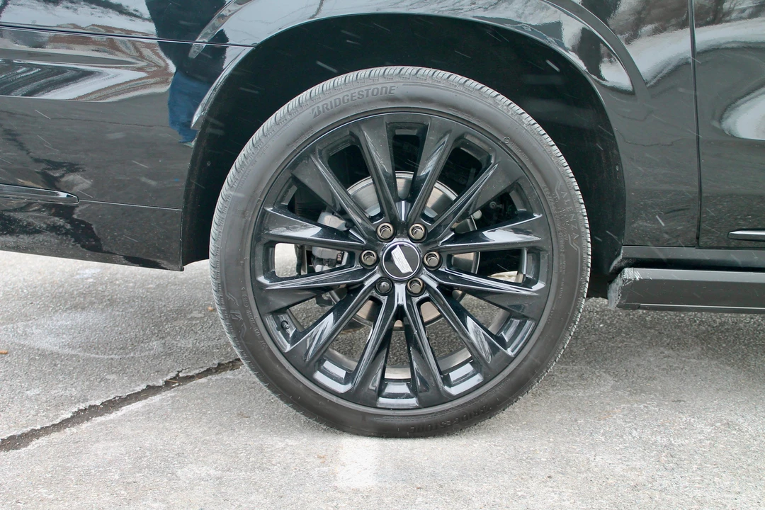2025 Cadillac Escalade 5th Gen - Image 11 of 31