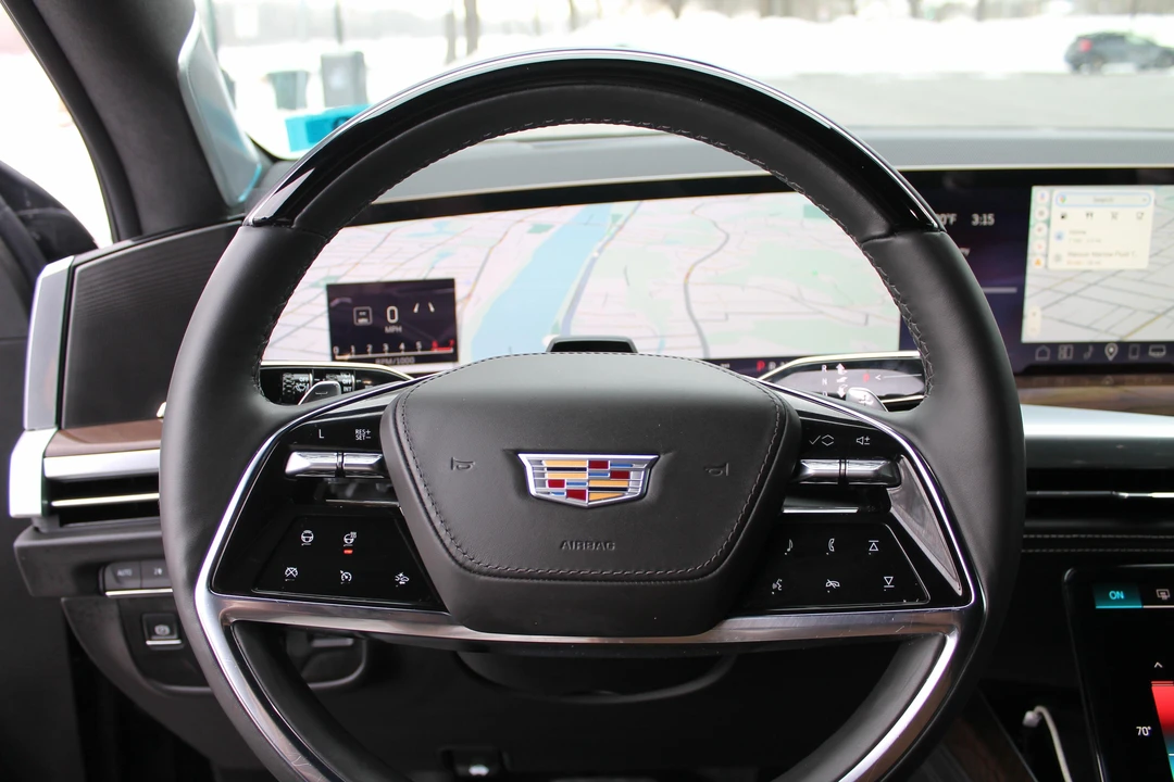 2025 Cadillac Escalade 5th Gen - Image 28 of 31