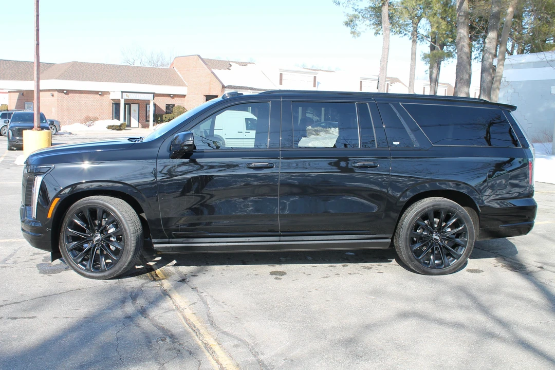 2025 Cadillac Escalade 5th Gen - Image 7 of 31