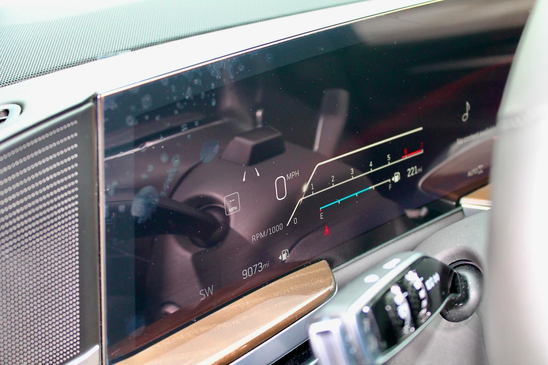 2025 Cadillac Escalade 5th Gen - Image 27 of 31