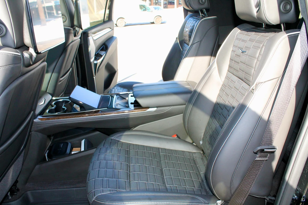 2025 Cadillac Escalade 5th Gen - Image 18 of 31