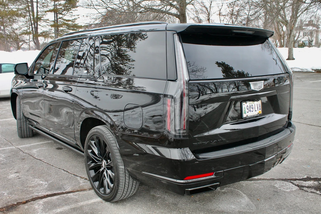 2025 Cadillac Escalade 5th Gen - Image 8 of 31