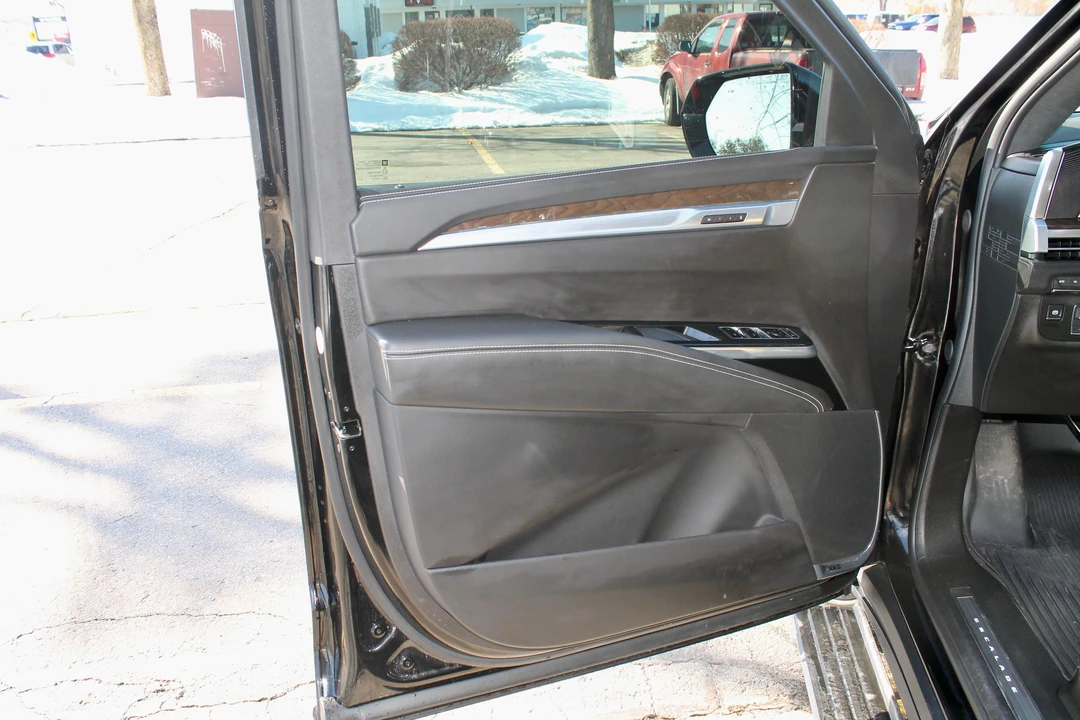 2025 Cadillac Escalade 5th Gen - Image 31 of 31