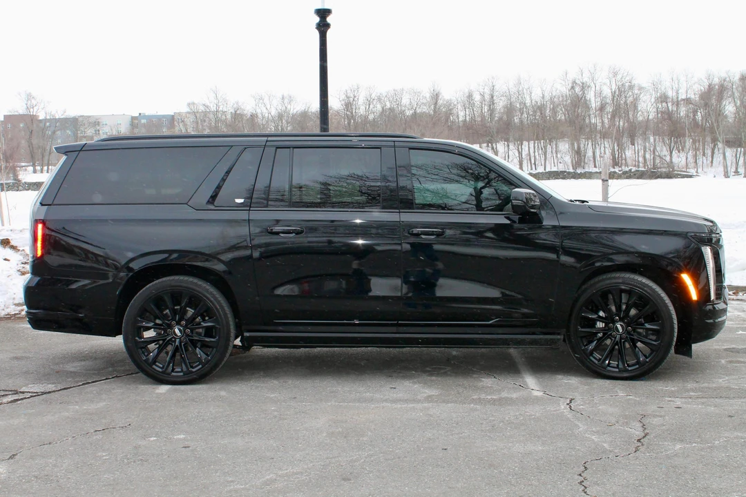 2025 Cadillac Escalade 5th Gen - Image 3 of 31