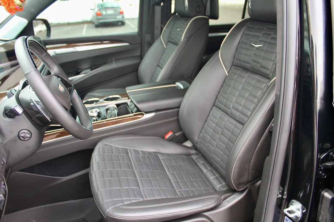 2025 Cadillac Escalade 5th Gen - Image 14 of 31