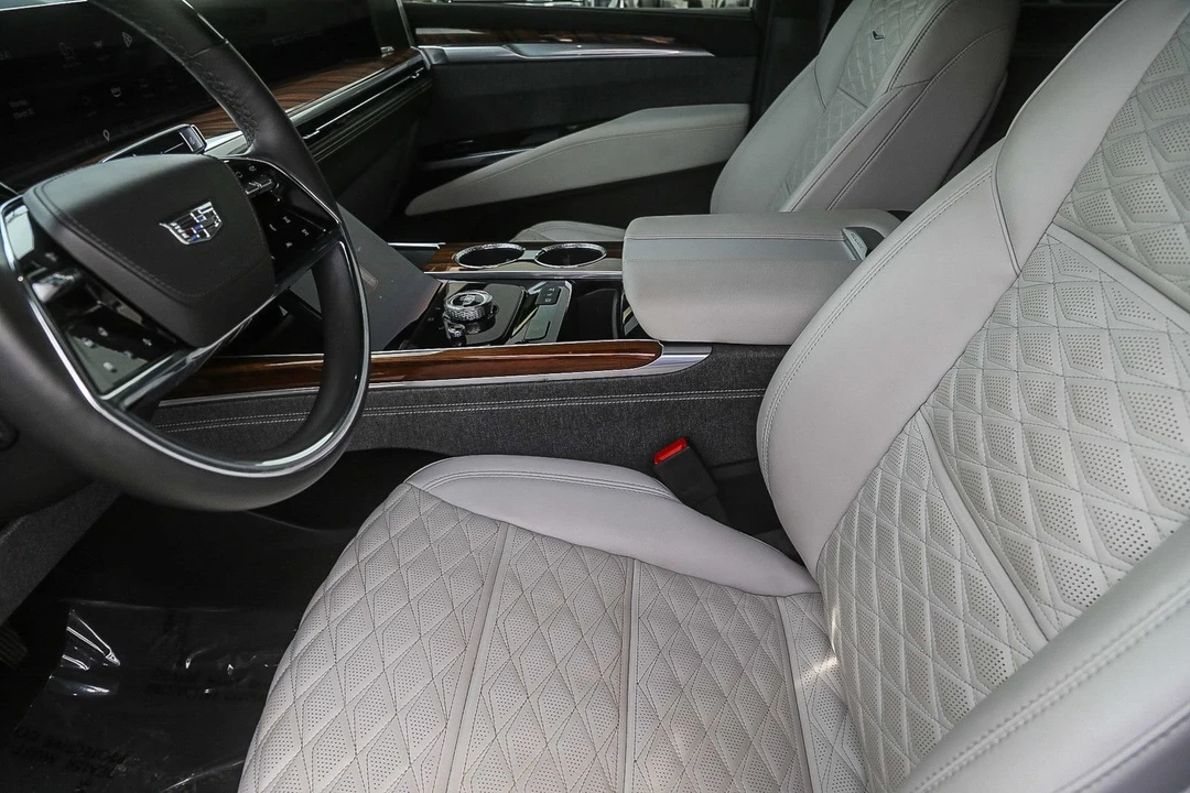 2025 Cadillac Escalade 5th Gen - Image 17 of 21