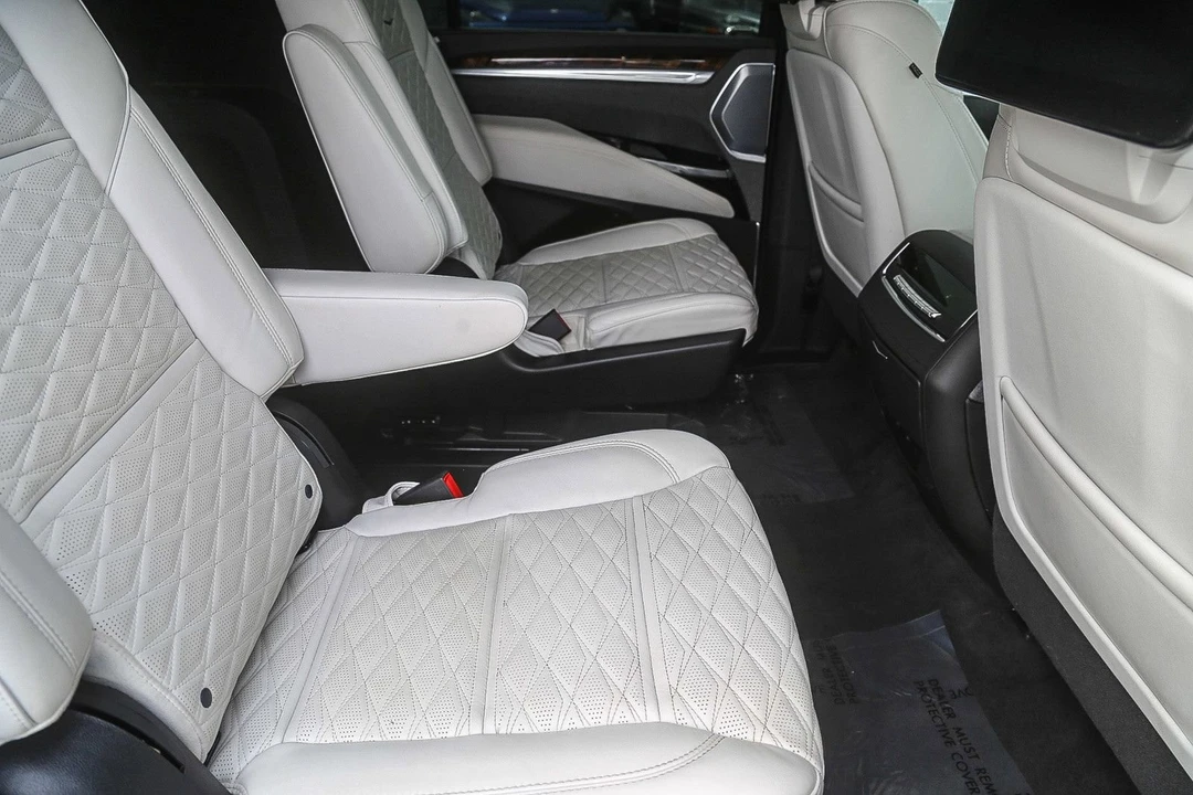 2025 Cadillac Escalade 5th Gen - Image 16 of 21
