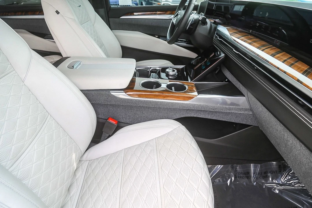 2025 Cadillac Escalade 5th Gen - Image 15 of 21