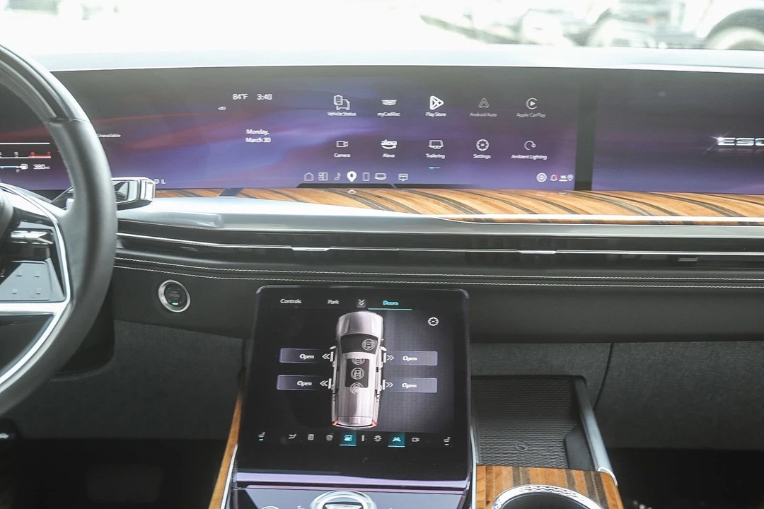 2025 Cadillac Escalade 5th Gen - Image 11 of 21