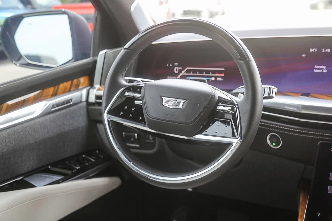 2025 Cadillac Escalade 5th Gen - Image 13 of 21