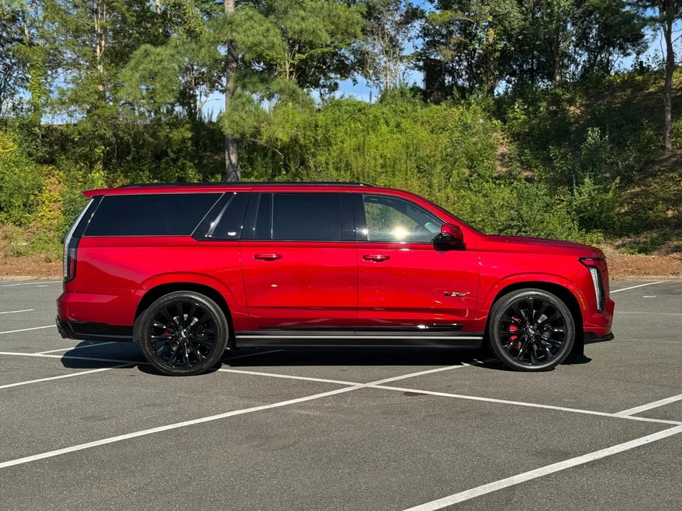 2025 Cadillac Escalade-V 5th Gen - Image 13 of 21
