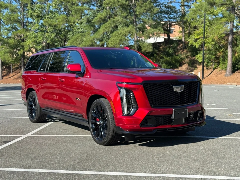 2025 Cadillac Escalade-V 5th Gen - Image 15 of 21