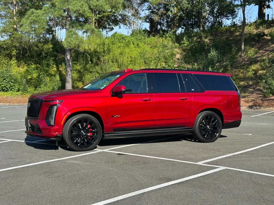 2025 Cadillac Escalade-V 5th Gen - Image 18 of 21