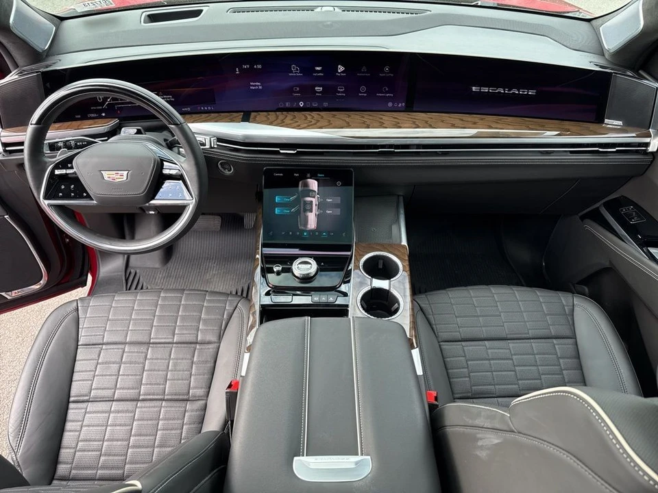 2025 Cadillac Escalade 5th Gen - Image 16 of 21
