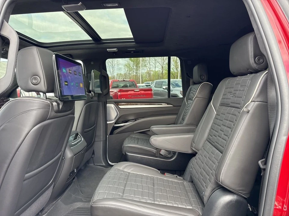 2025 Cadillac Escalade 5th Gen - Image 13 of 21