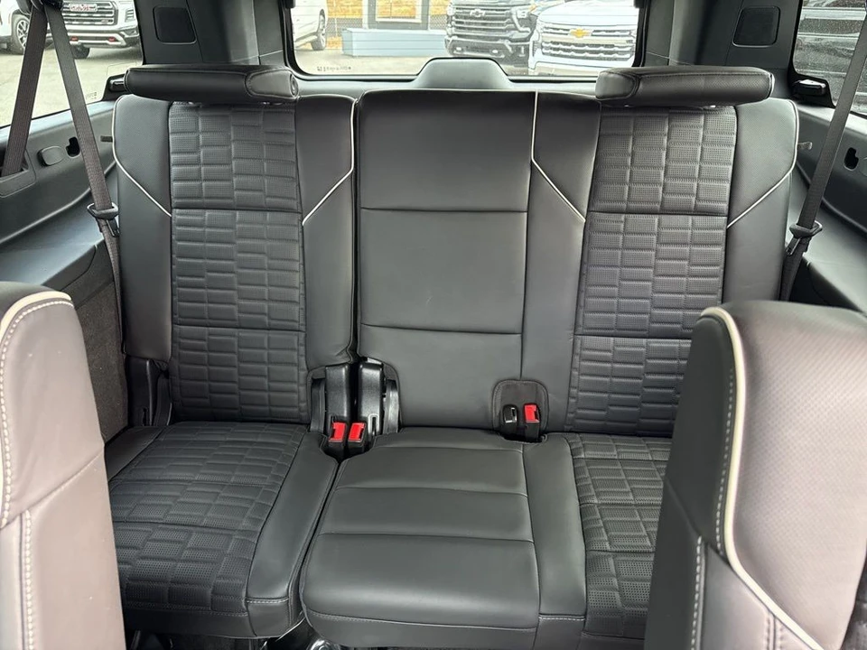 2025 Cadillac Escalade 5th Gen - Image 17 of 21