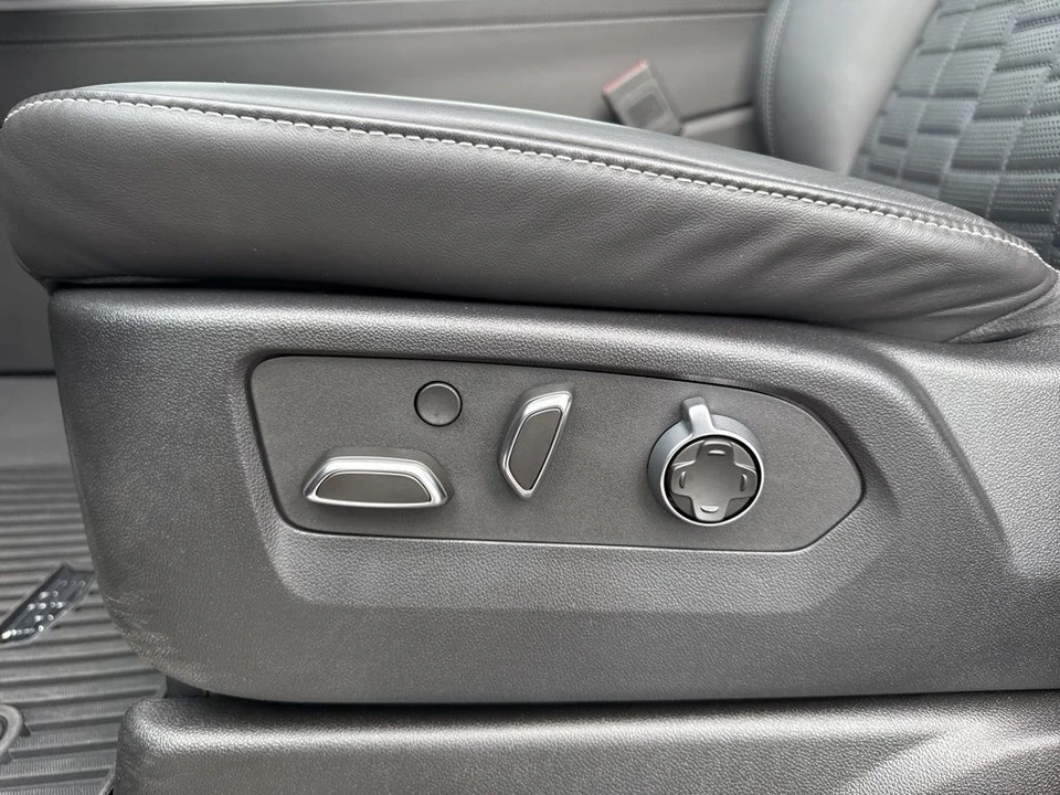 2025 Cadillac Escalade 5th Gen - Image 10 of 21