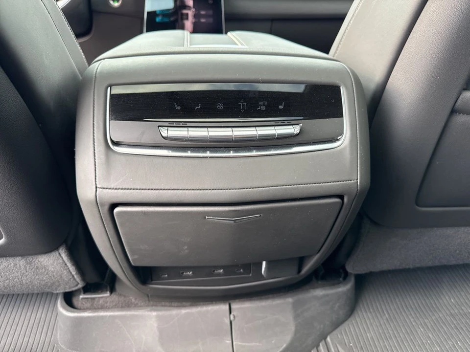 2025 Cadillac Escalade 5th Gen - Image 15 of 21