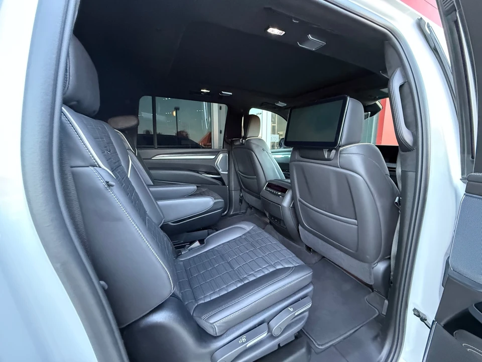 2025 Cadillac Escalade 5th Gen - Image 12 of 17