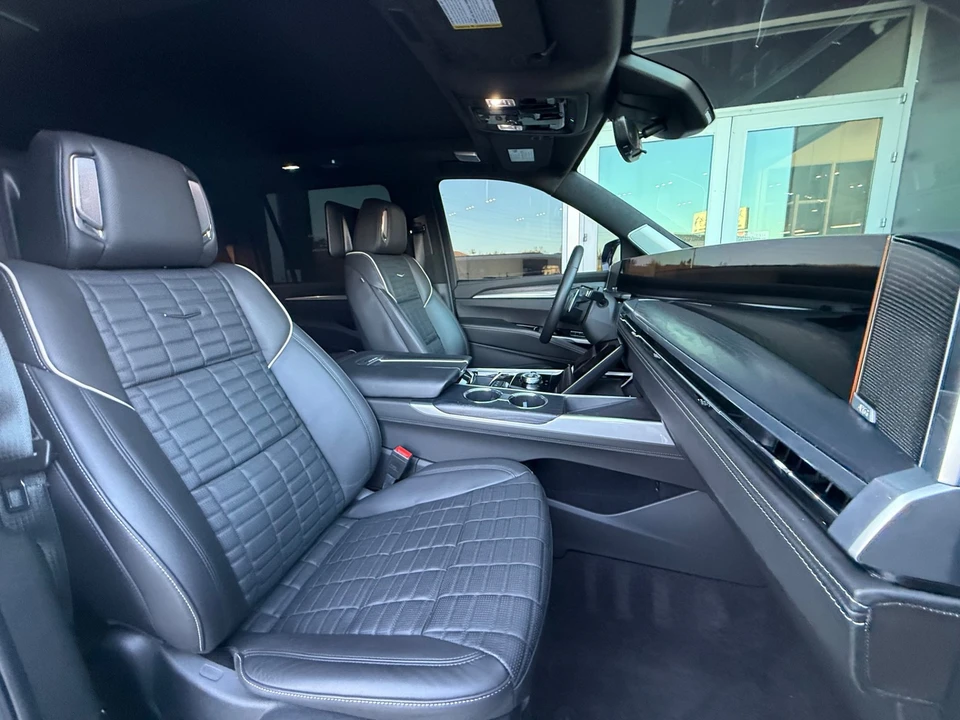 2025 Cadillac Escalade 5th Gen - Image 9 of 17