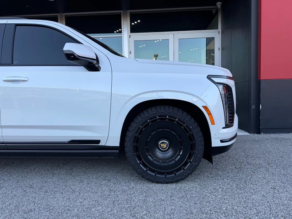 2025 Cadillac Escalade 5th Gen - Image 6 of 17