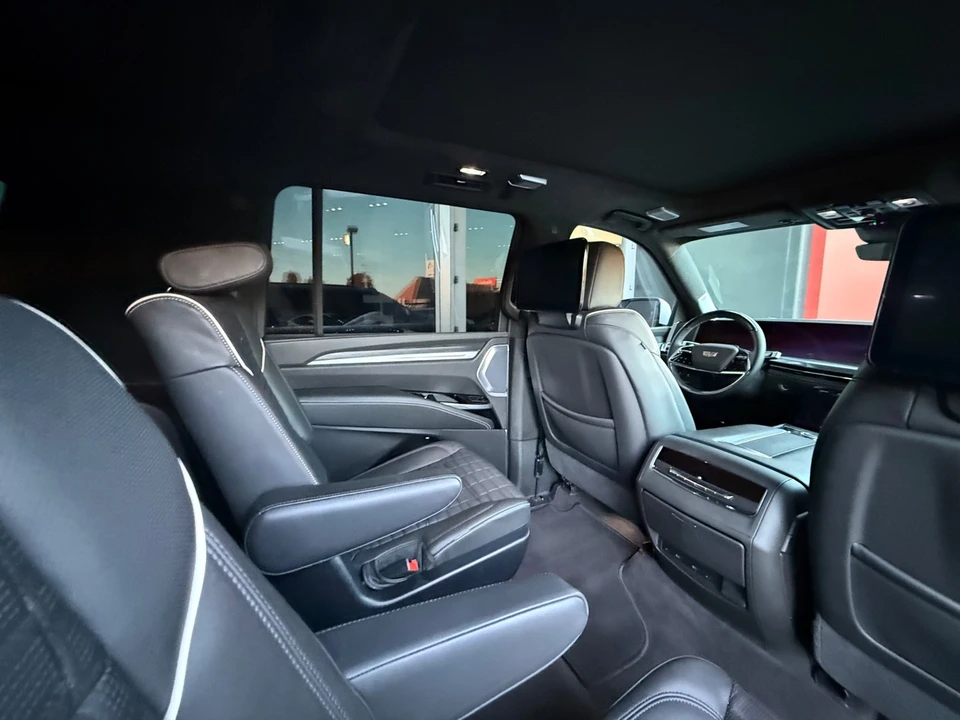 2025 Cadillac Escalade 5th Gen - Image 13 of 17