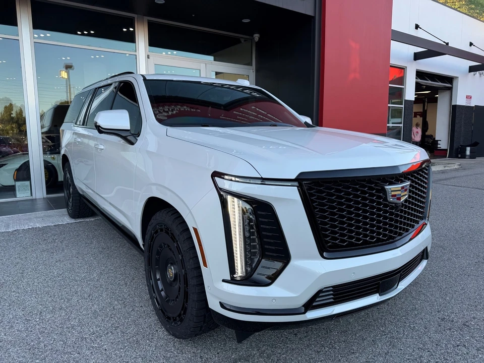 2025 Cadillac Escalade 5th Gen - Image 17 of 17