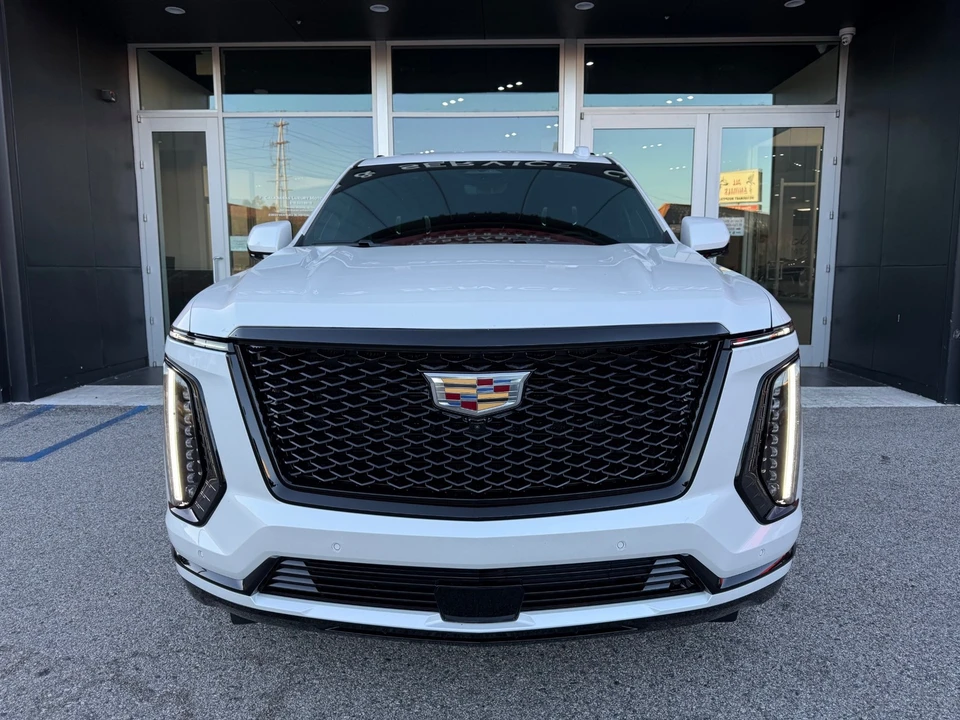 2025 Cadillac Escalade 5th Gen - Image 15 of 17