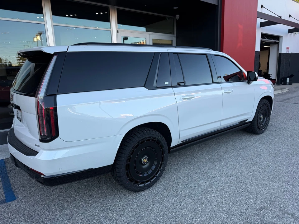 2025 Cadillac Escalade 5th Gen - Image 5 of 17