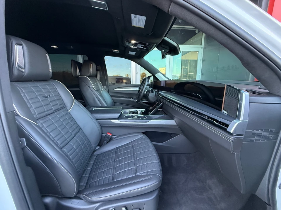 2025 Cadillac Escalade 5th Gen - Image 8 of 17