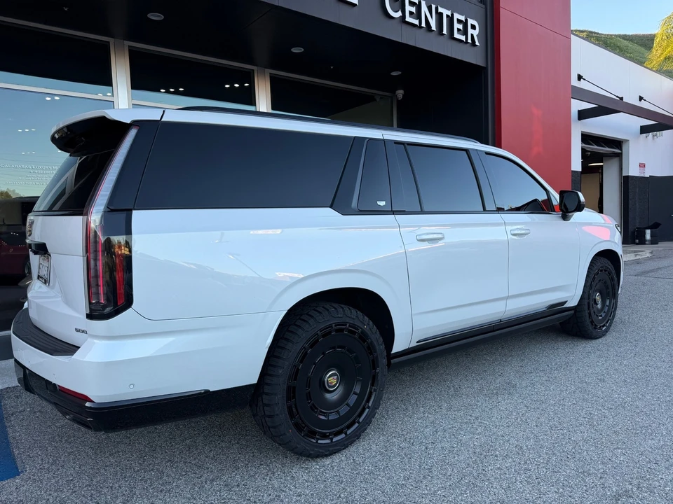 2025 Cadillac Escalade 5th Gen - Image 4 of 17