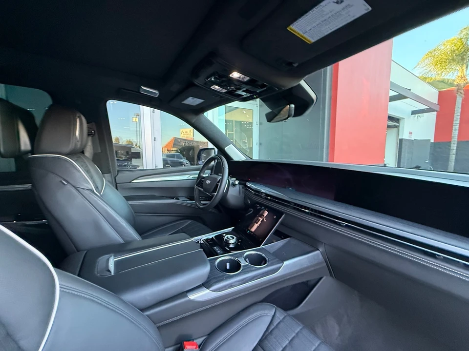 2025 Cadillac Escalade 5th Gen - Image 10 of 17