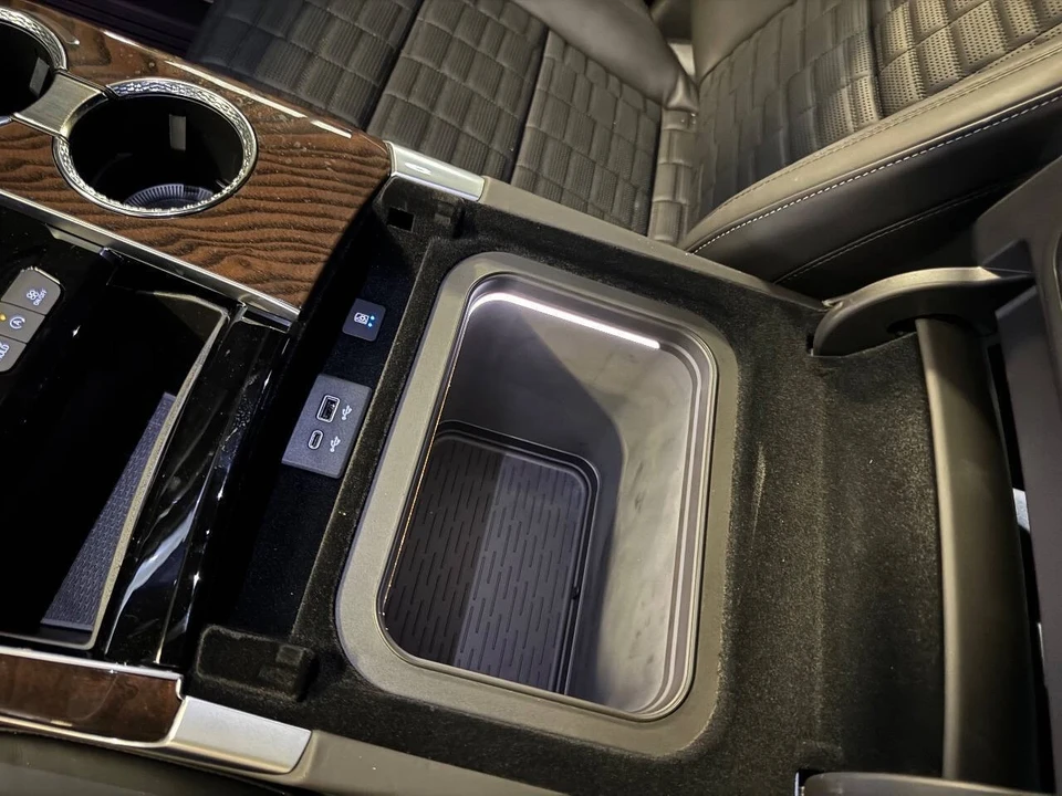 2025 Cadillac Escalade 5th Gen - Image 6 of 12